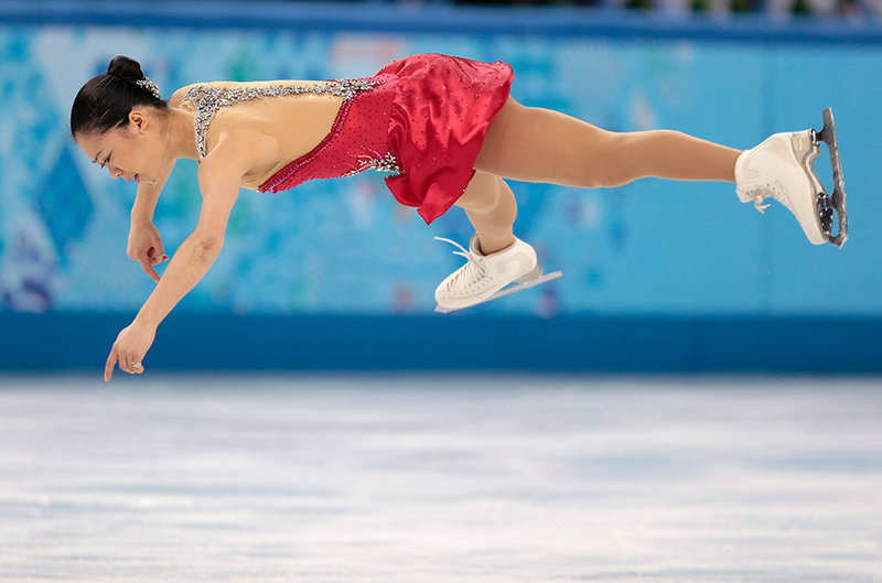 Illustration for article titled Amazing Images of Olympic Figure Skaters Defying Gravity
